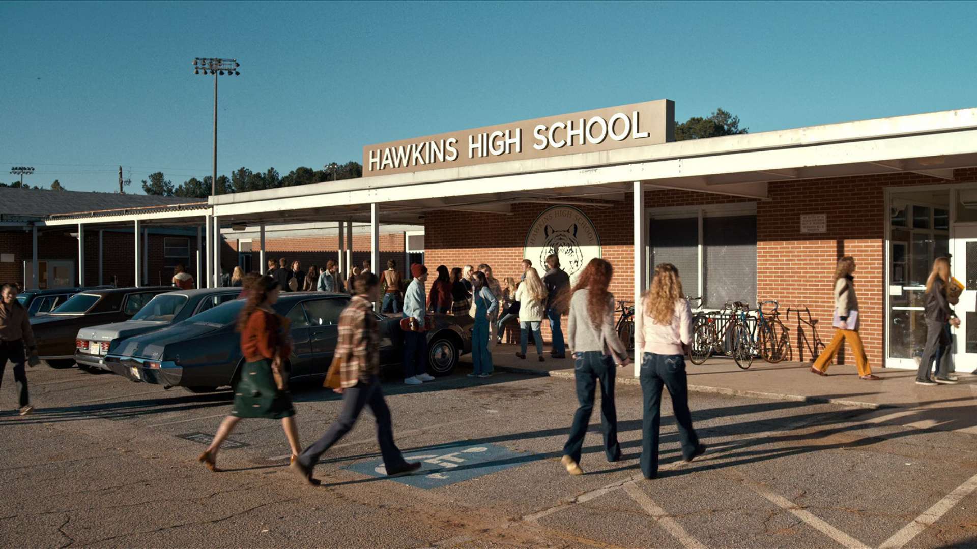 England In The 1980s: We Love Stranger Things, But It's Not The 1980s We All Remember - Stranger Things 1980S England Comparison
